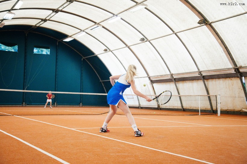 充满竞技性的网球运动图片