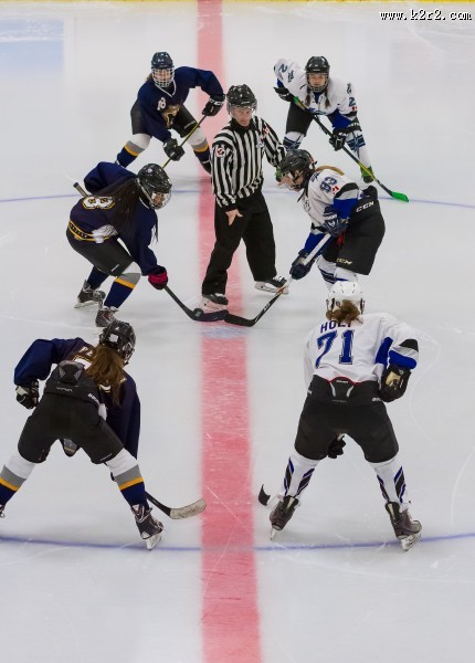 激烈的冰球比赛图片大全