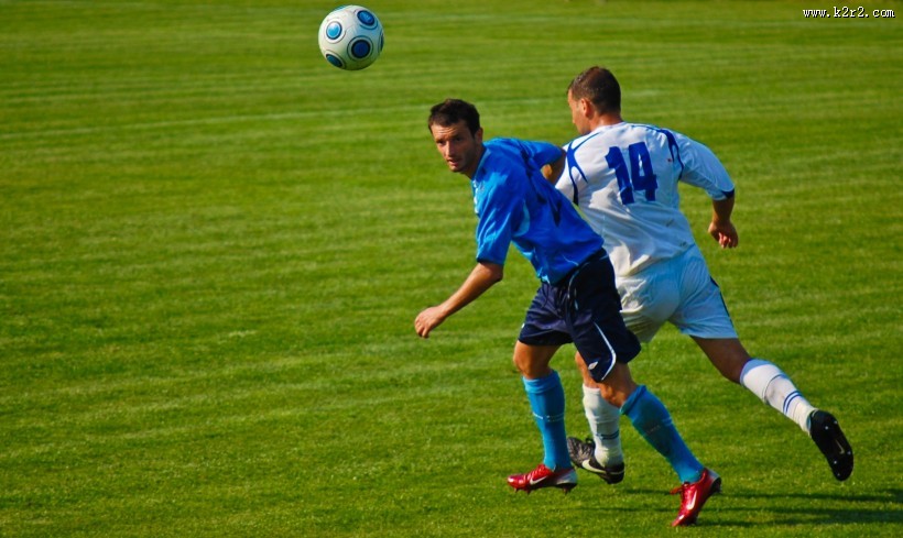 节奏紧张的足球比赛图片大全