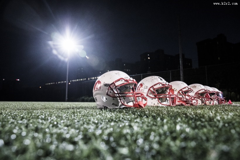 橄榄球运动员头盔图片大全