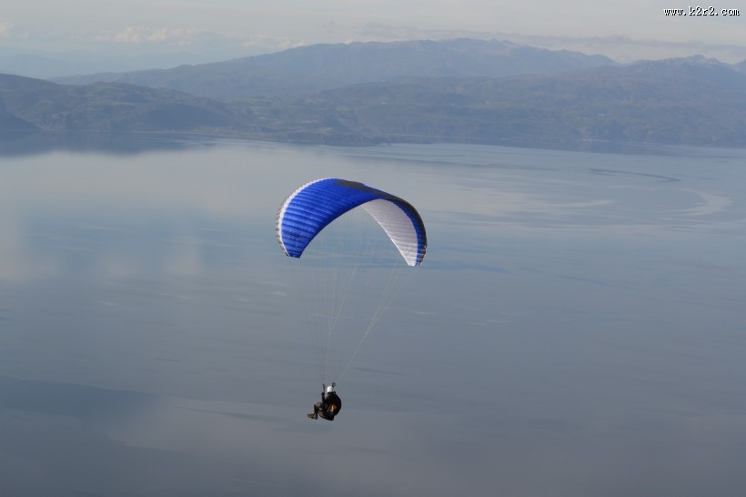 惊险刺激的滑翔伞运动图片大全