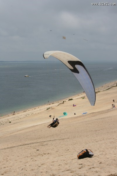 惊险刺激的滑翔伞运动图片大全