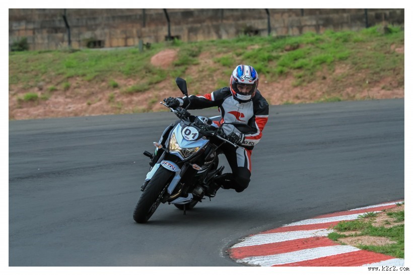 摩托车比赛图片