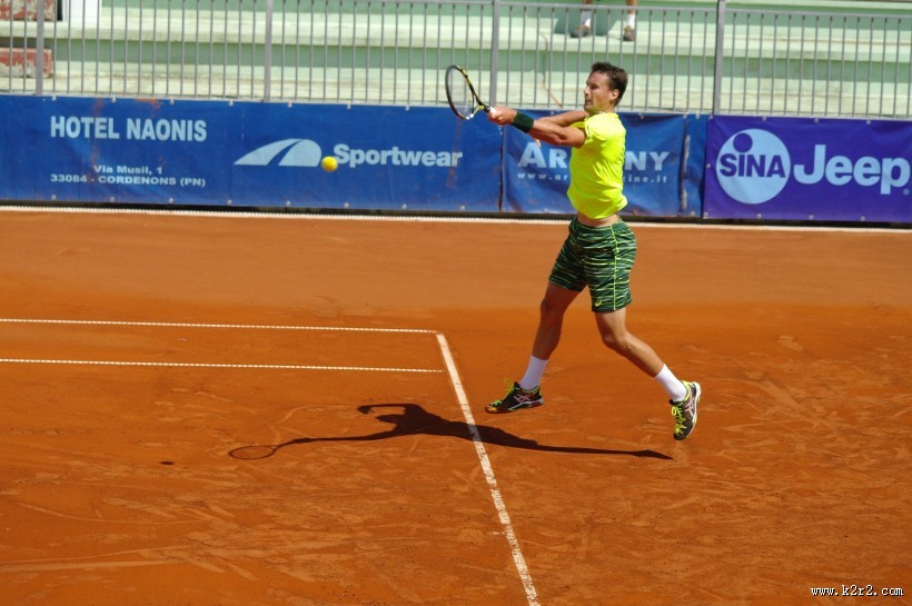 紧张刺激的网球运动图片大全