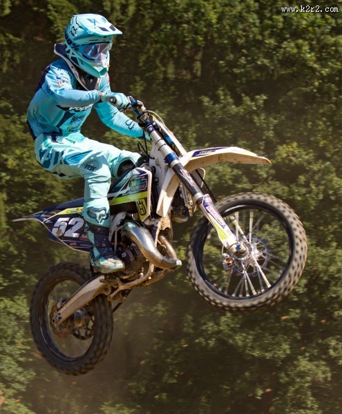 危险的越野摩托运动图片