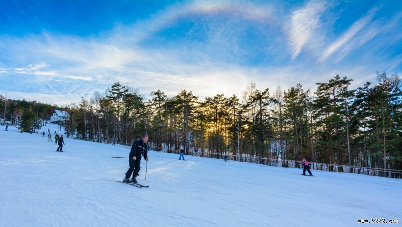 冬日滑雪场图片