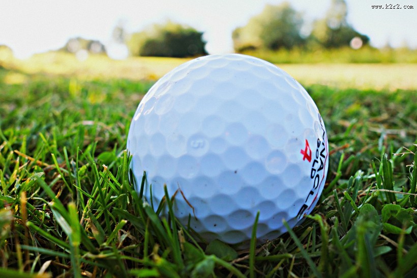 白色的高尔夫球图片