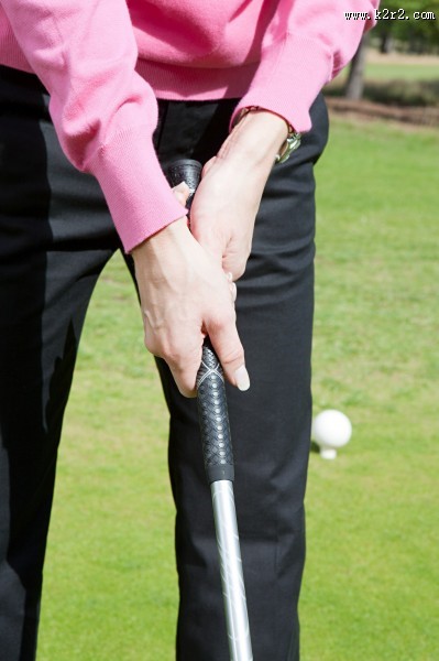 打高尔夫球女性图片