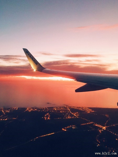 巨大的飞机机翼图片