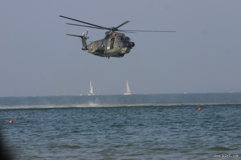 空中飞行的直升机图片大全