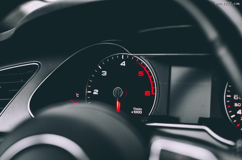 汽车的仪表盘图片