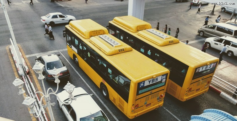 黄色的巴士图片
