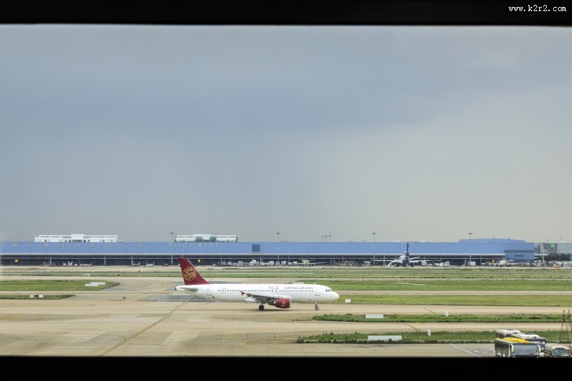 飞机场上的飞机图片