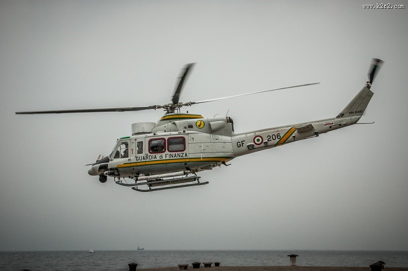 空中的直升机图片