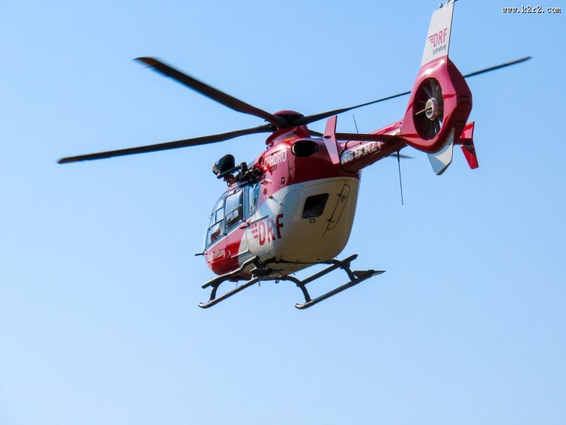 空中的直升机图片