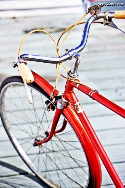 红色的自行车图片