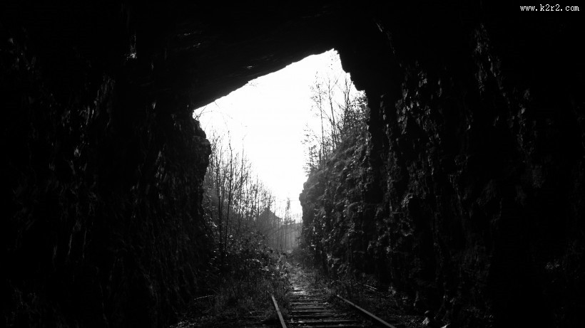 幽暗的隧道图片