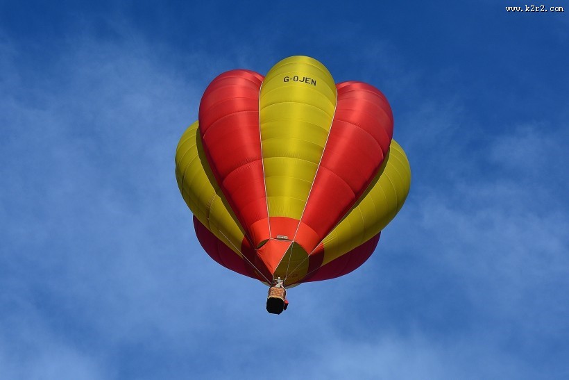 空中的热气球图片