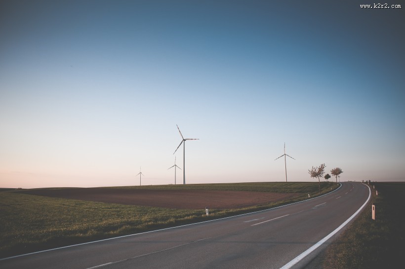 宽敞的公路的图片