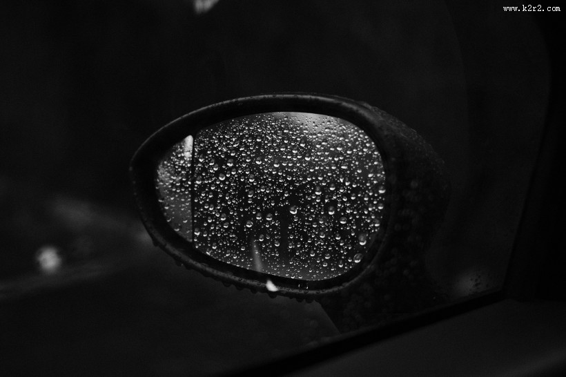 汽车后视镜特写图片