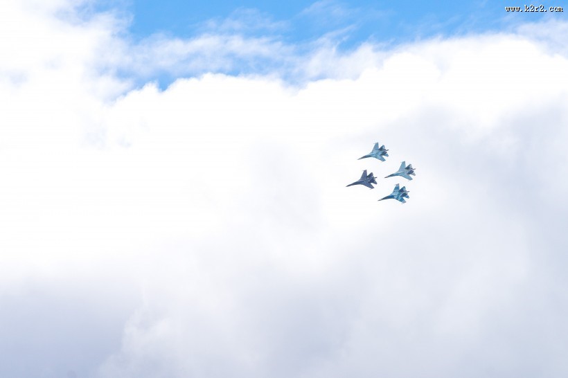 飞机飞行表演图片