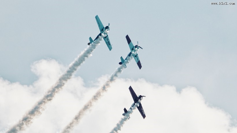 飞机飞行表演图片