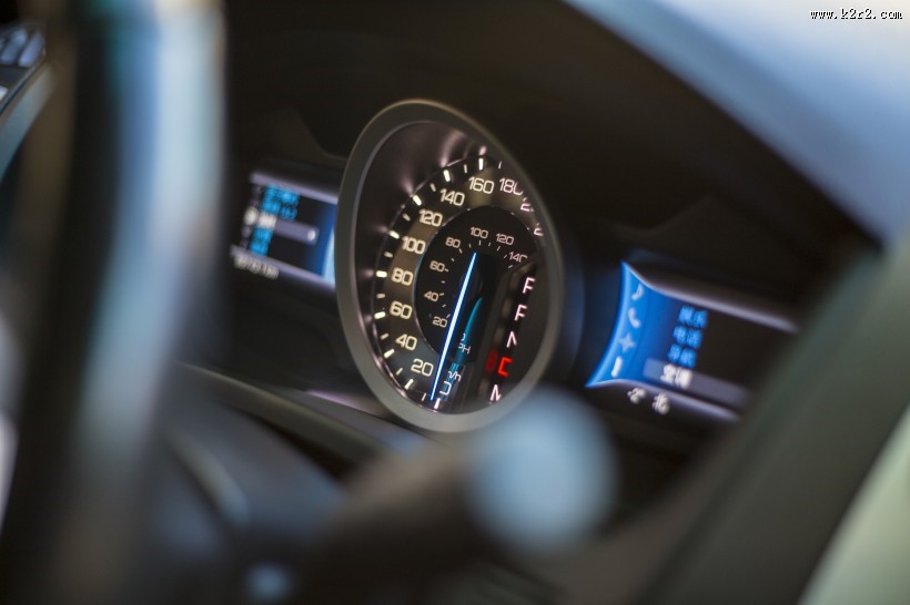 汽车仪表盘图片