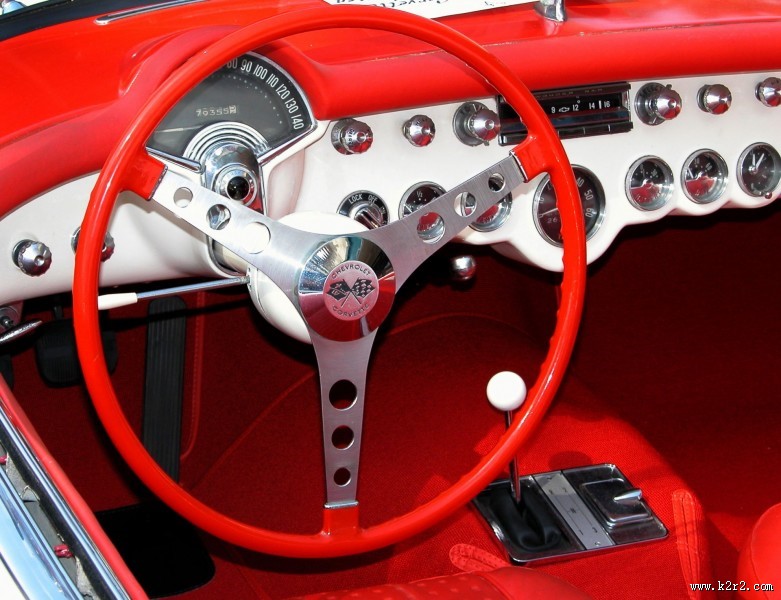 汽车方向盘特写图片