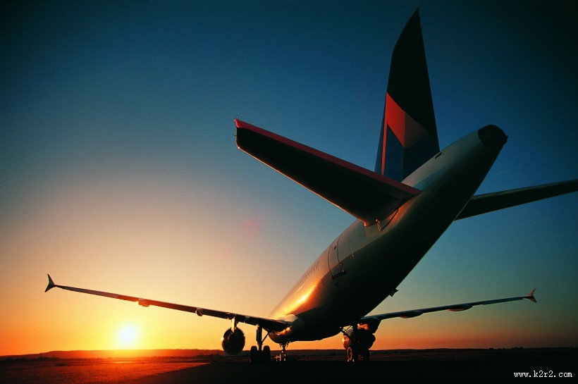 傍晚的飞机图片大全