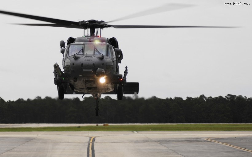HH-60铺路鹰直升机图片
