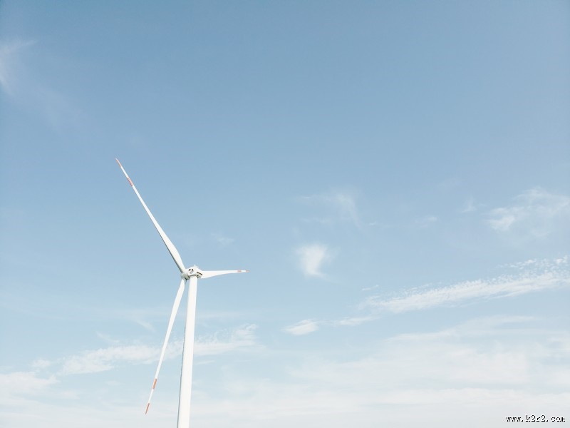 新能源 风力发电的风车图片