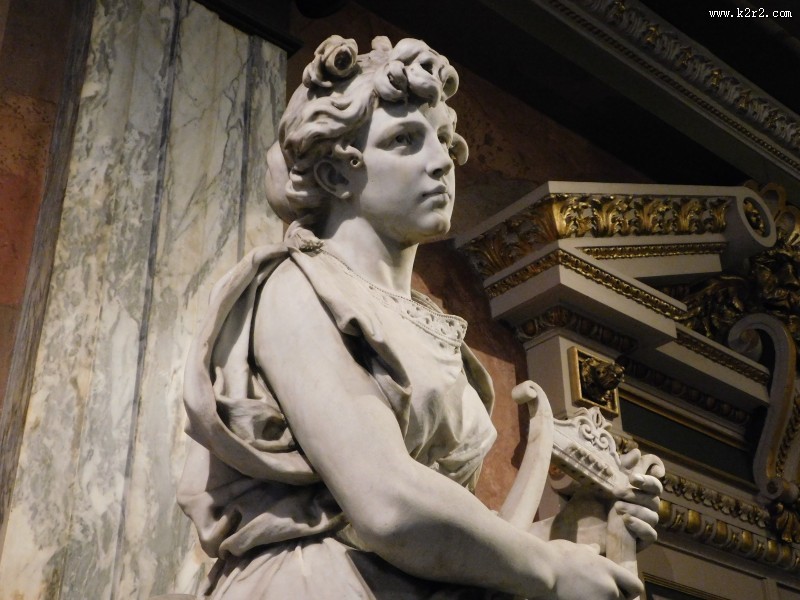 欧美风格的人物雕像图片