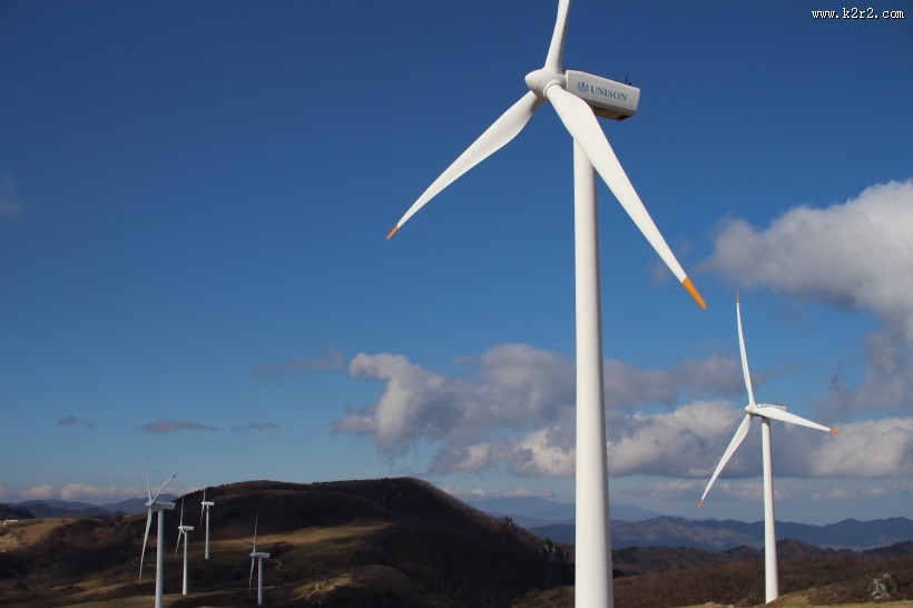 高大的风力发电机图片