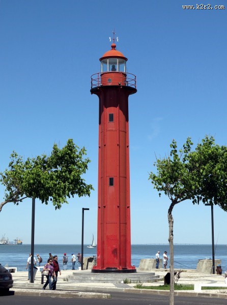 耸立的灯塔图片