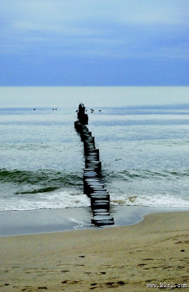 水边的防波堤图片