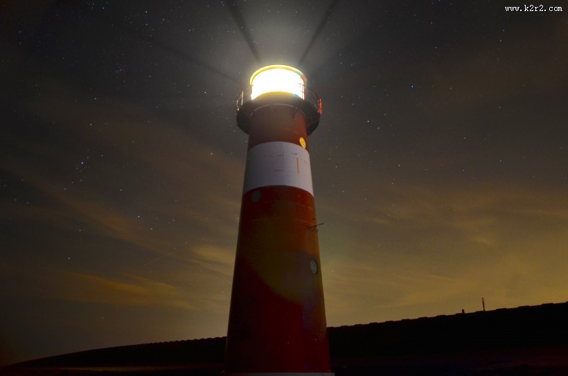 耸立的灯塔图片