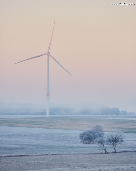 利用风力发电的风车图片