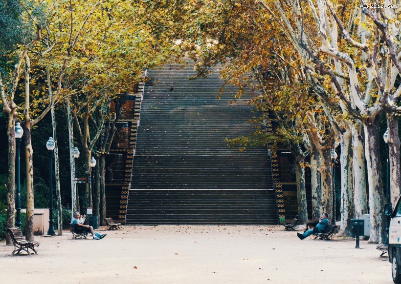 充满设计干的楼梯图片