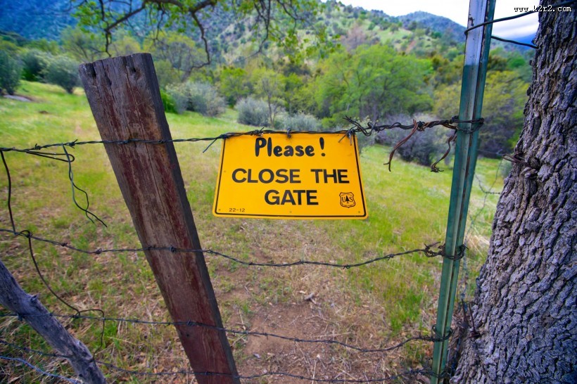 农场的铁丝网特写图片