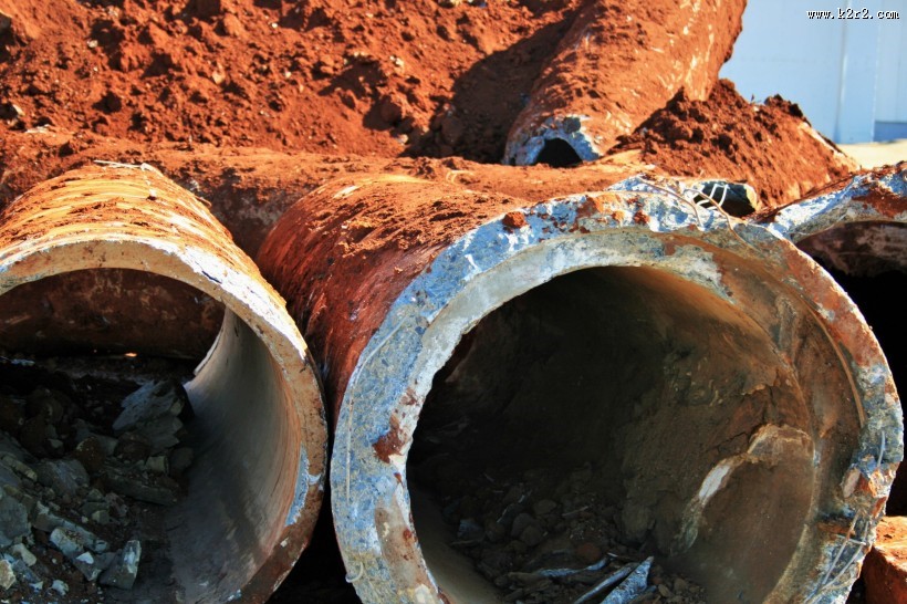 废旧金属管图片大全