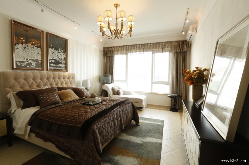 干净舒适的床图片