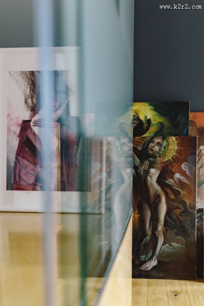 现代设计的阁楼公寓图片