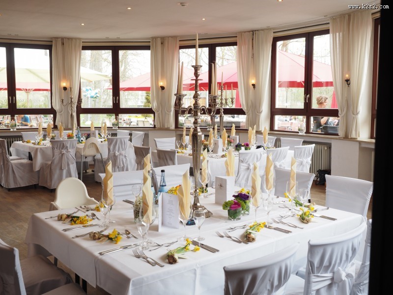 布置精美的餐桌图片