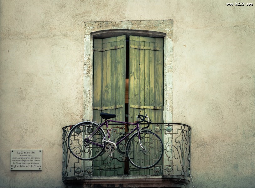 破旧的房门图片