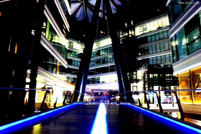 琳琅满目的商场图片