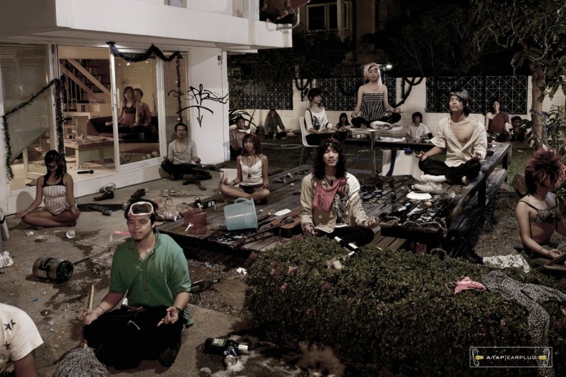 耳塞产品创意海报图片