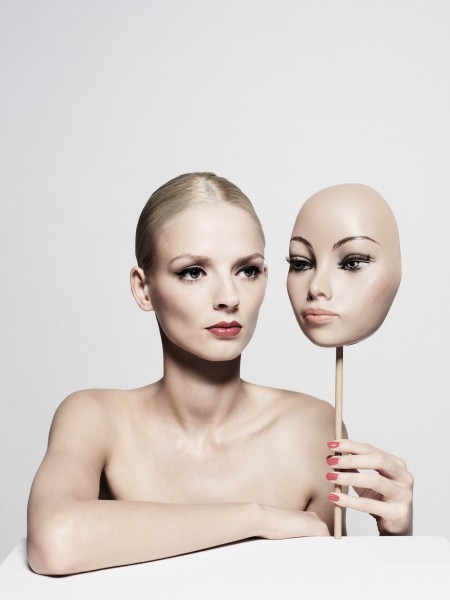 女性化妆品经典广告图片