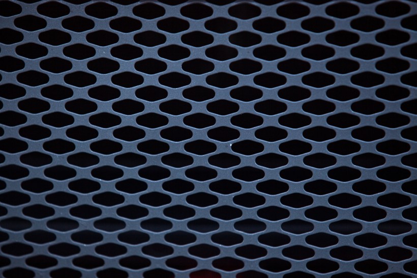 铁皮上整齐的穿孔图片