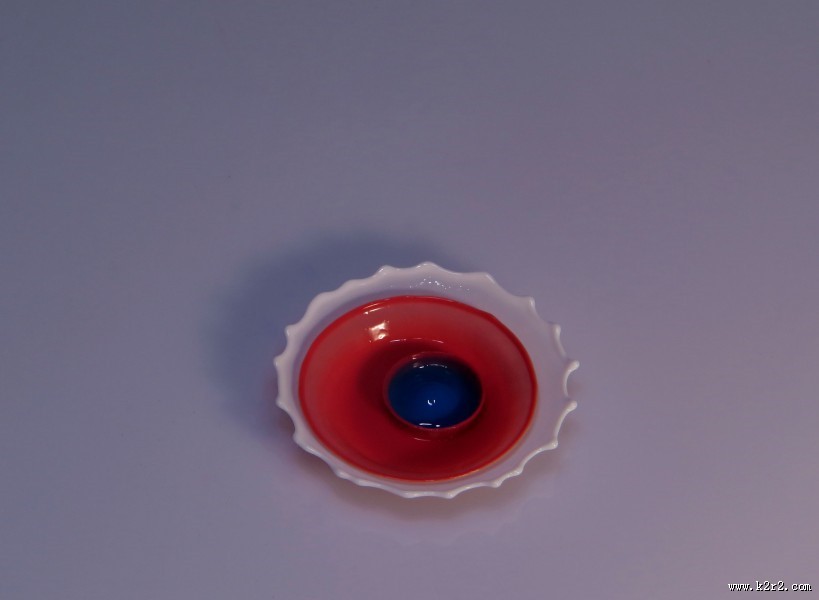 碟子形状的水滴图片