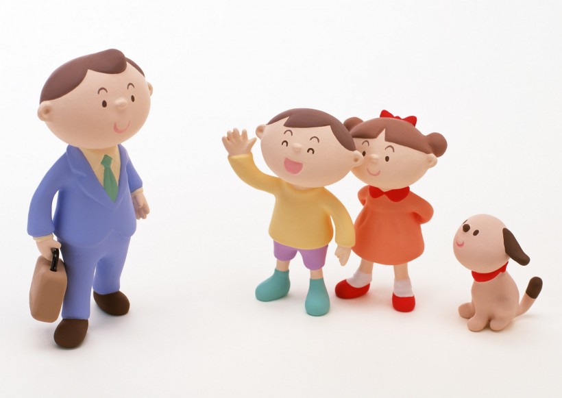 温馨家庭玩偶情景图片